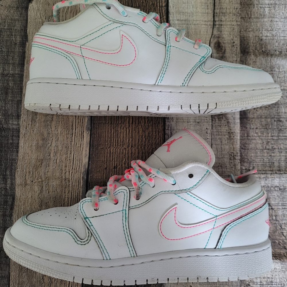 Nike Air Jordan 1 Low GS 'Aurora Green' Sz 4Y/5.5W - Picture 2 of 9